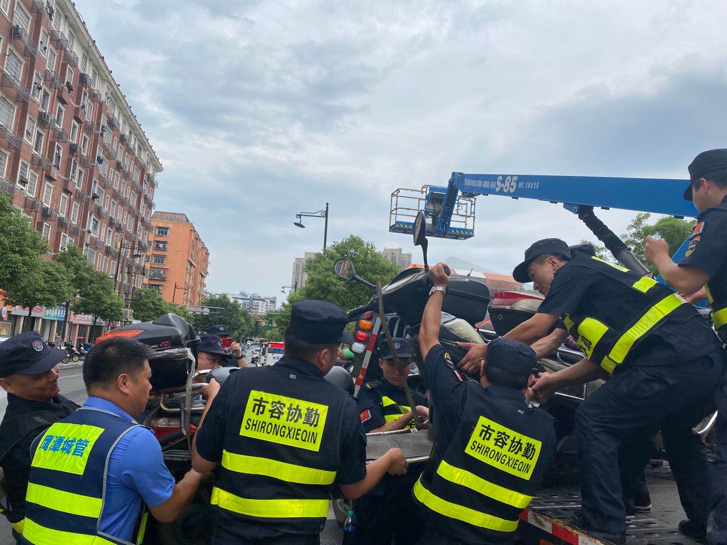 配合相关单位进行交通车辆整改