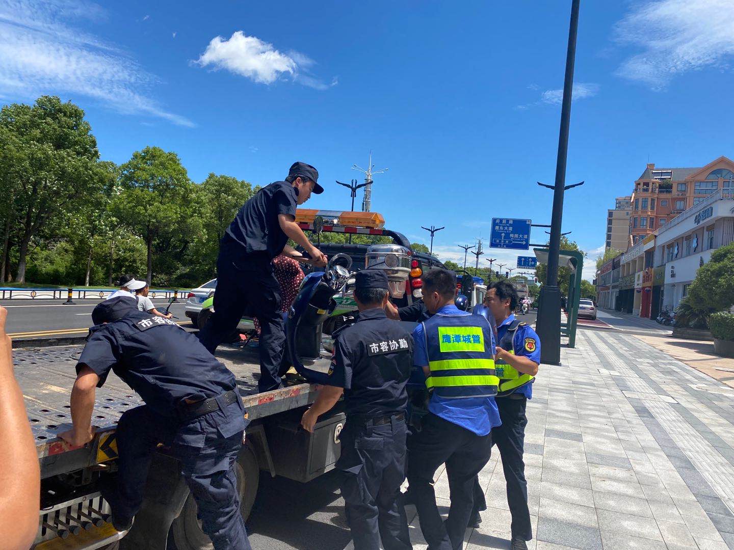 配合相关单位进行交通车辆整改