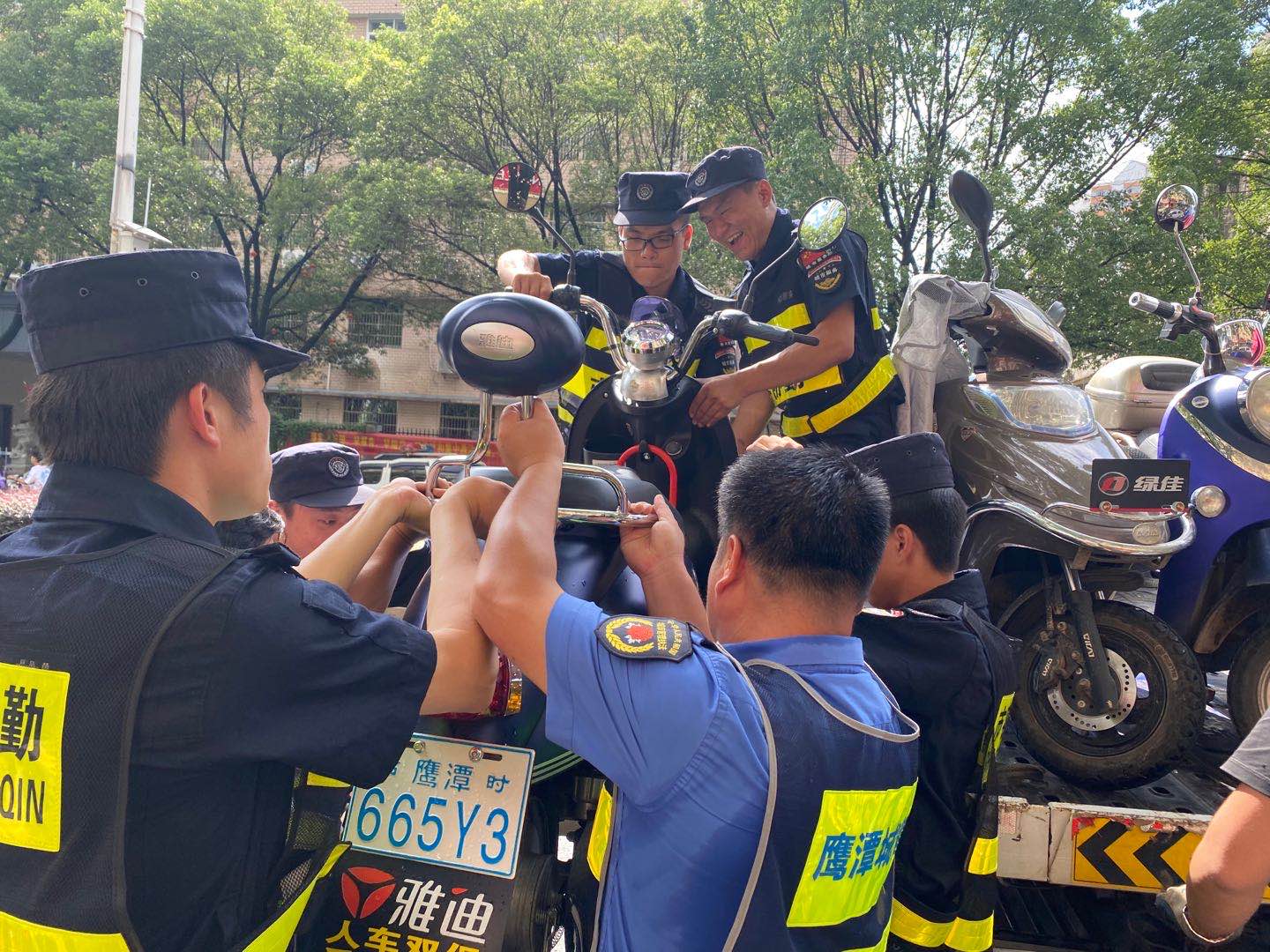 配合相关单位进行交通车辆整改